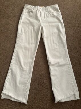 Democracy White Flare cropped/capri  Jeans with Frayed Hem Size 6